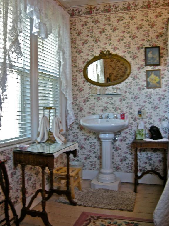 The Old Tower House Bed & Breakfast 北本德 客房 照片