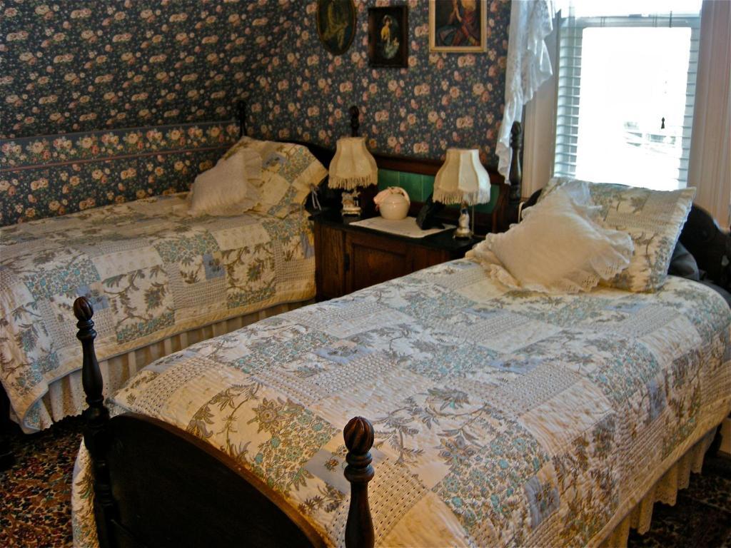The Old Tower House Bed & Breakfast 北本德 客房 照片