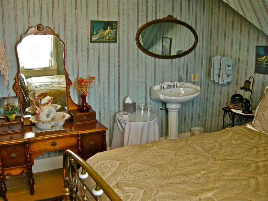 The Old Tower House Bed & Breakfast 北本德 客房 照片