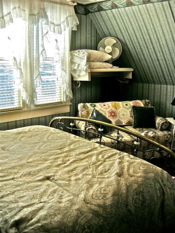 The Old Tower House Bed & Breakfast 北本德 客房 照片